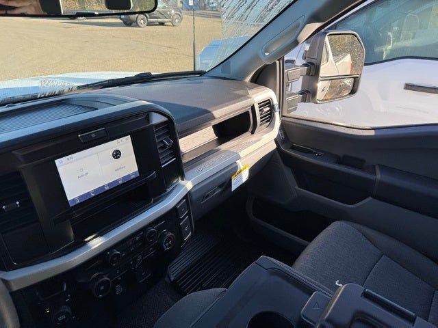 2026 Ford F-350SD XL w/Tailgate Step + 5th Wheel Prep