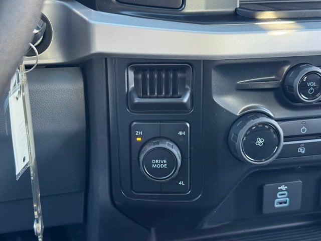 2026 Ford F-350SD XL w/Tailgate Step + 5th Wheel Prep