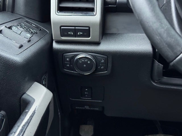 2019 Ford F-350SD Lariat w/ Navigation + Rear CHMSL Camera