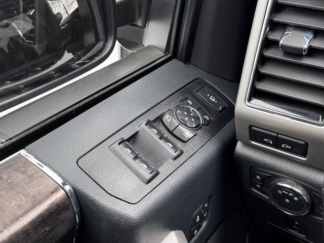 2022 Ford F-350SD Lariat Special w/ Twin Panel Moonroof + 360 Camera