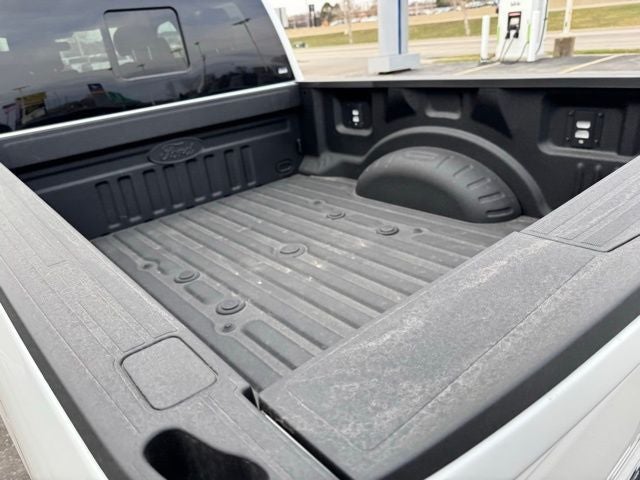 2026 Ford F-350SD Lariat w/5th Wheel Prep Pkg + Black App Pkg