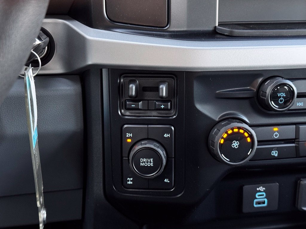 2027 Ford F-350SD XLT