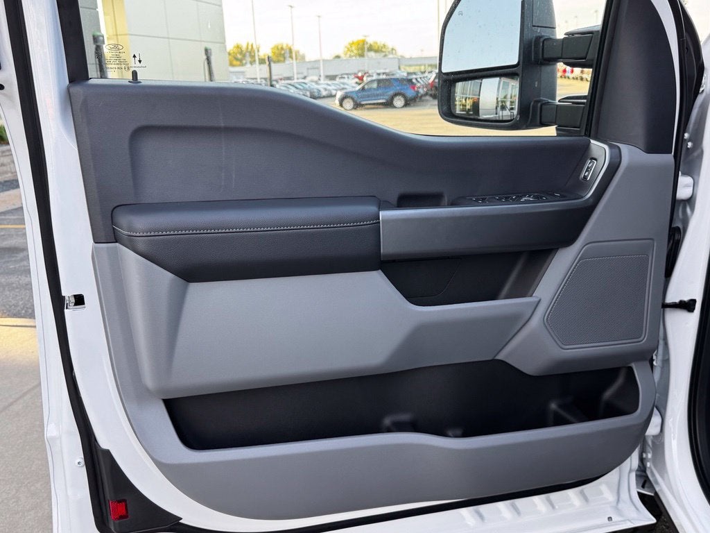 2027 Ford F-350SD XLT