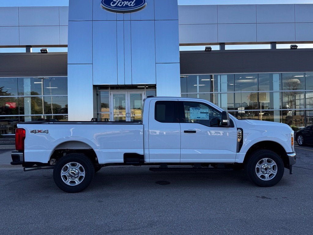 2027 Ford F-350SD XLT