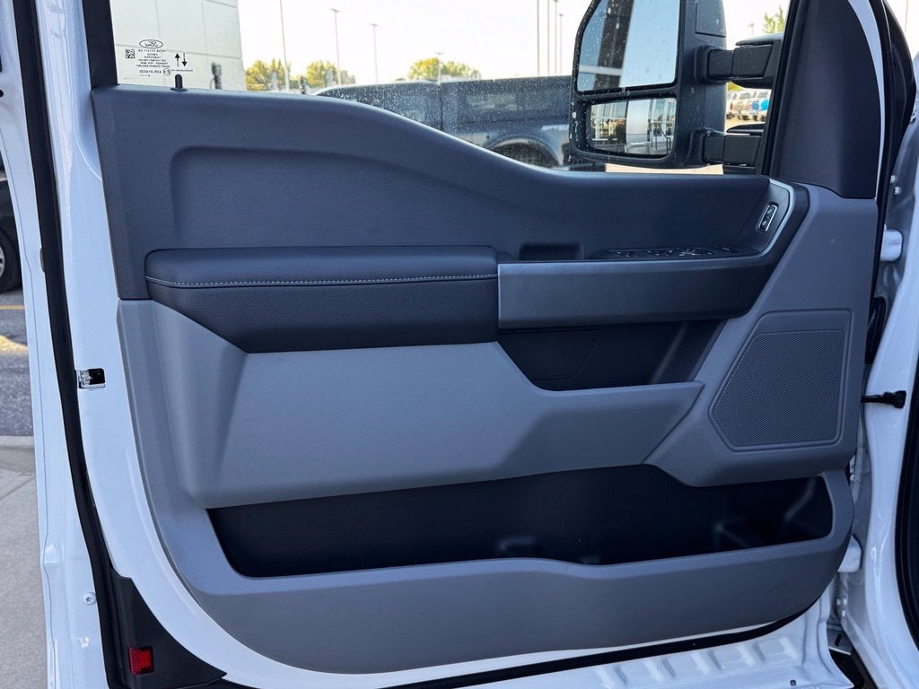 2027 Ford F-350SD XLT