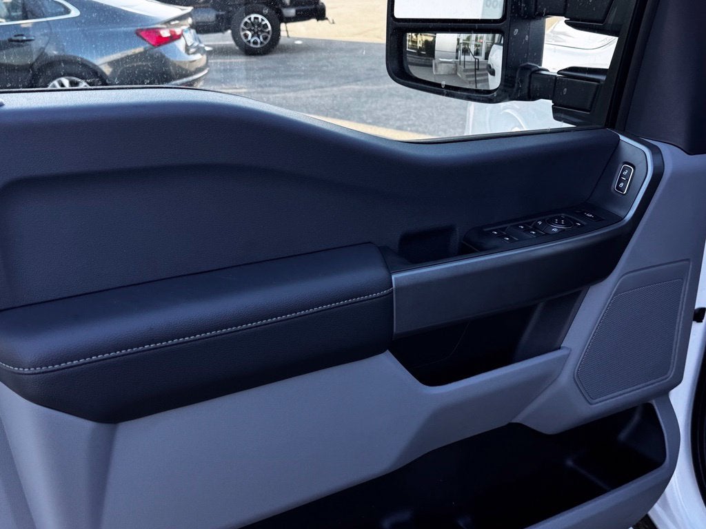 2027 Ford F-350SD XLT