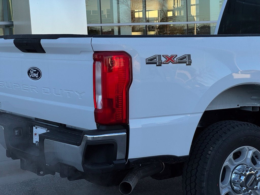 2027 Ford F-350SD XLT