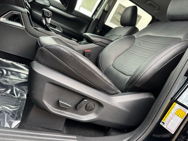 2025 Ford Ranger Lariat w/Chrome Pkg + Advanced Tow Pkg