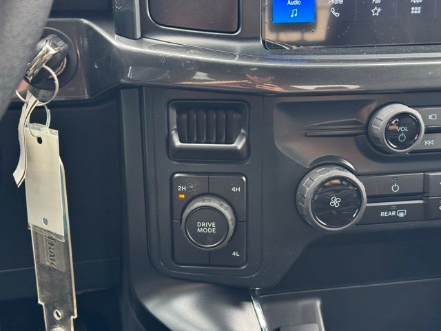 2025 Ford F-150 STX w/20" Gloss Black Wheels