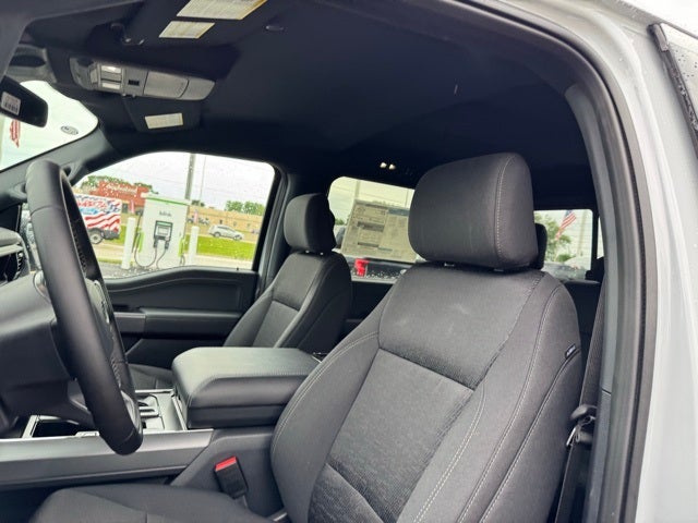 2025 Ford F-150 XLT w/Tailgate Step + 1 Year Bluecruise