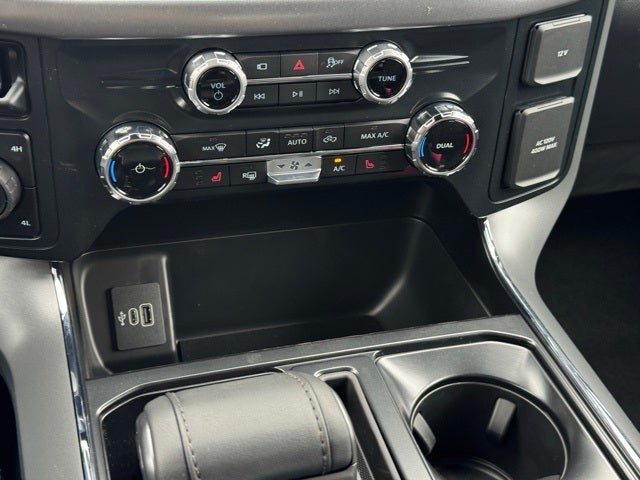 2025 Ford F-150 XLT w/Tailgate Step + 1 Year Bluecruise