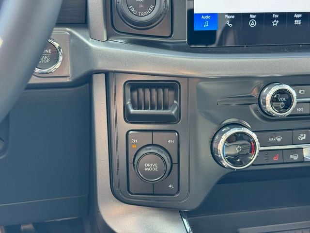 2025 Ford F-150 XLT w/Twin Panel Moonroof + Tailgate Step