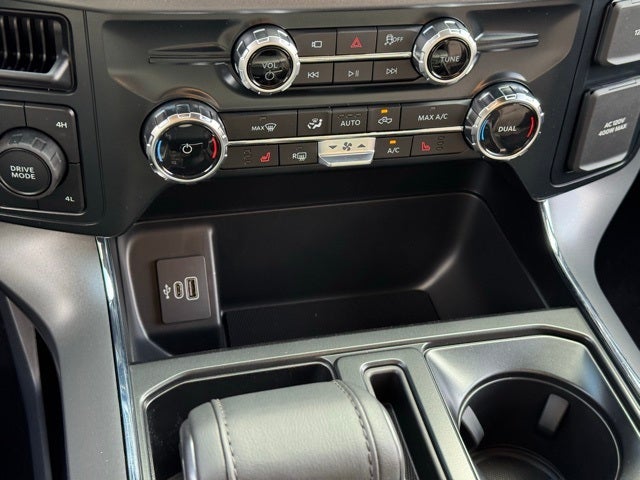 2025 Ford F-150 XLT w/ Blk Appearance Pkg