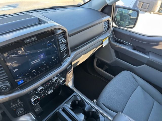 2026 Ford F-150 XLT w/Tailgate Step + FX4 Pikg