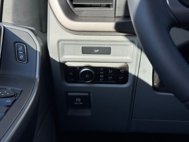 2026 Ford F-150 XLT w/Tailgate Step + FX4 Pikg