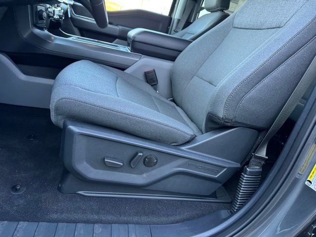 2026 Ford F-150 XLT w/Tailgate Step + FX4 Pikg