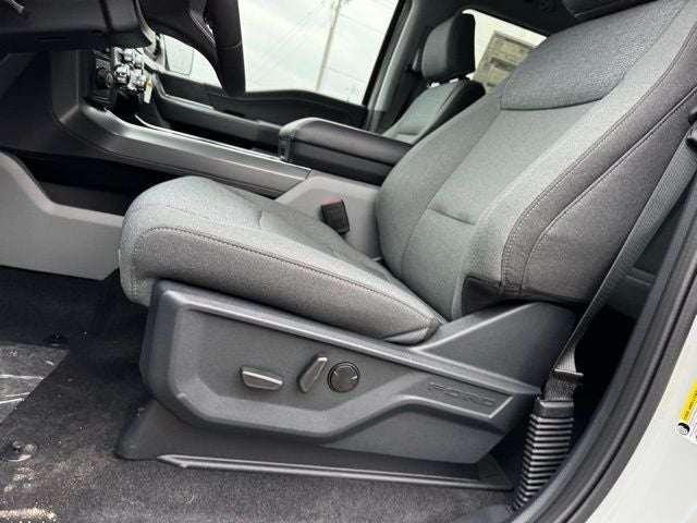 2026 Ford F-150 XLT w/Tailgate Step + Tailgate Step