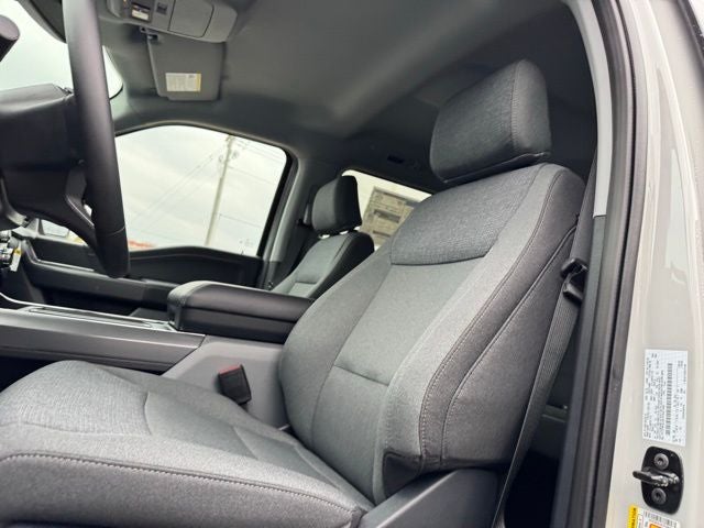 2026 Ford F-150 XLT w/Tailgate Step + Tailgate Step