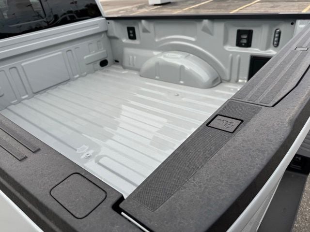 2026 Ford F-150 XLT 6.5' Bed w/Tailgate Step