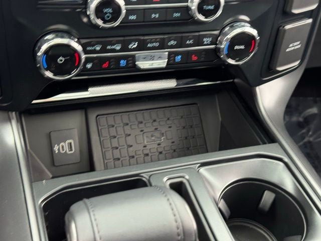 2026 Ford F-150 Lariat w/FX4 Pkg + Twin Panel Roof