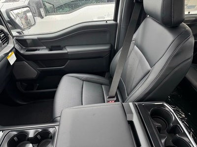 2026 Ford F-150 Lariat w/Twin Panel Roof + FX4 Pkg