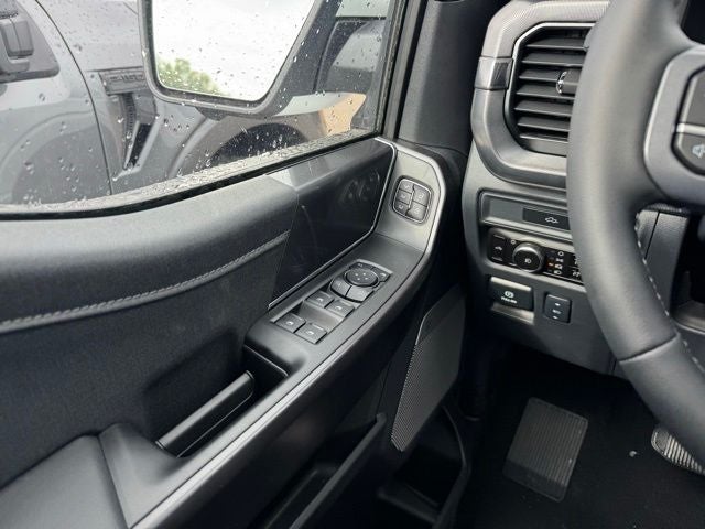 2026 Ford F-150 Lariat w/Twin Panel Roof + FX4 Pkg