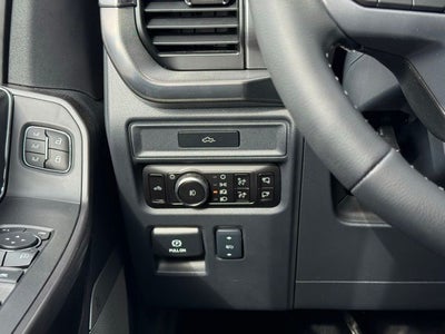 2026 Ford F-150 Lariat w/Twin Panel Roof + FX4 Pkg