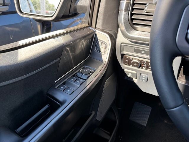 2026 Ford F-150 Lariat w/Black App Pkg