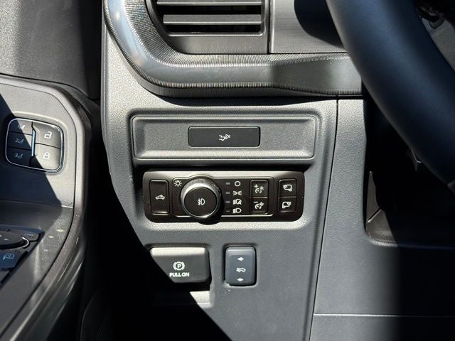 2026 Ford F-150 Lariat w/Black App Pkg