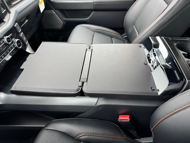 2025 Ford F-150 Lariat w/Tailgate Step