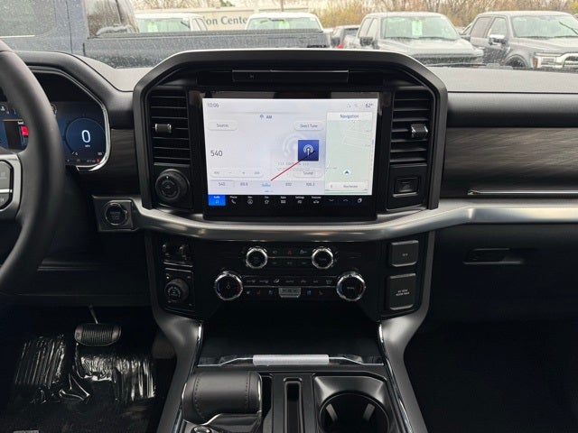 2025 Ford F-150 Lariat w/Tailgate Step