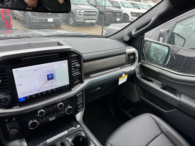 2025 Ford F-150 Lariat w/Tailgate Step
