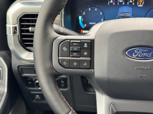 2025 Ford F-150 Lariat w/Tailgate Step