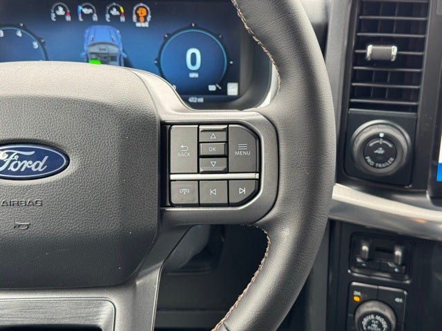 2025 Ford F-150 Lariat w/Tailgate Step