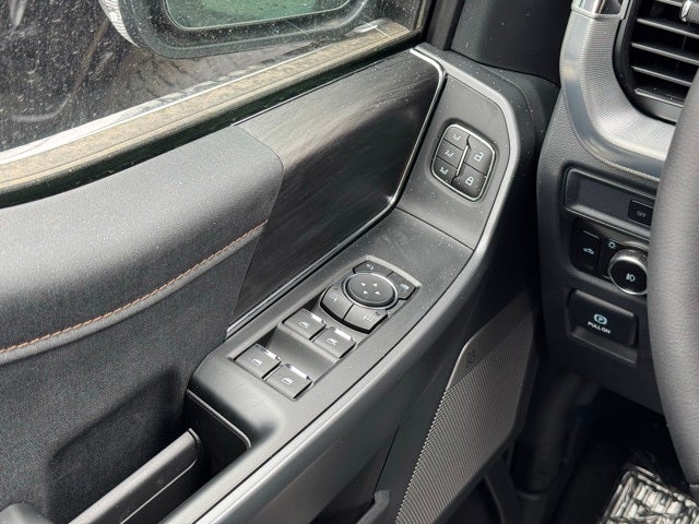 2025 Ford F-150 Lariat w/Tailgate Step