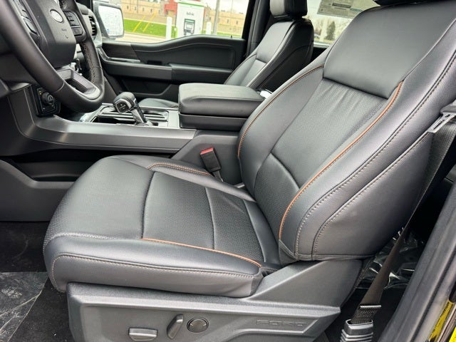 2025 Ford F-150 Lariat w/Tailgate Step