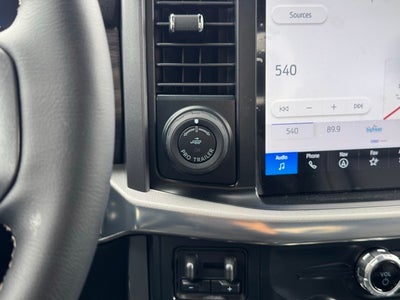 2025 Ford F-150 Lariat w/Tailgate Step