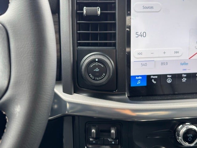 2025 Ford F-150 Lariat w/Tailgate Step