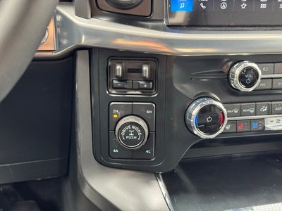 2025 Ford F-150 Lariat w/Tailgate Step