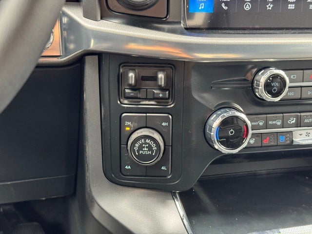 2025 Ford F-150 Lariat w/Tailgate Step