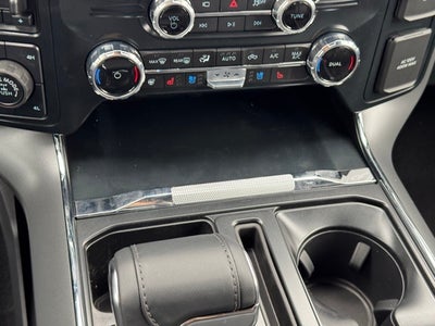 2025 Ford F-150 Lariat w/Tailgate Step