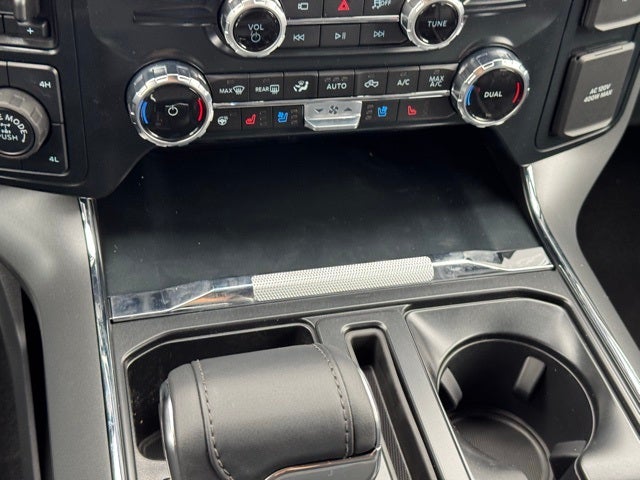 2025 Ford F-150 Lariat w/Tailgate Step