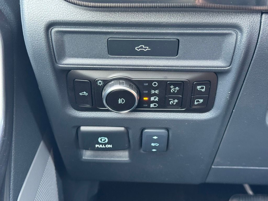 2026 Ford F-150 Lariat w/Twin Panel Roof + FX4 Pkg