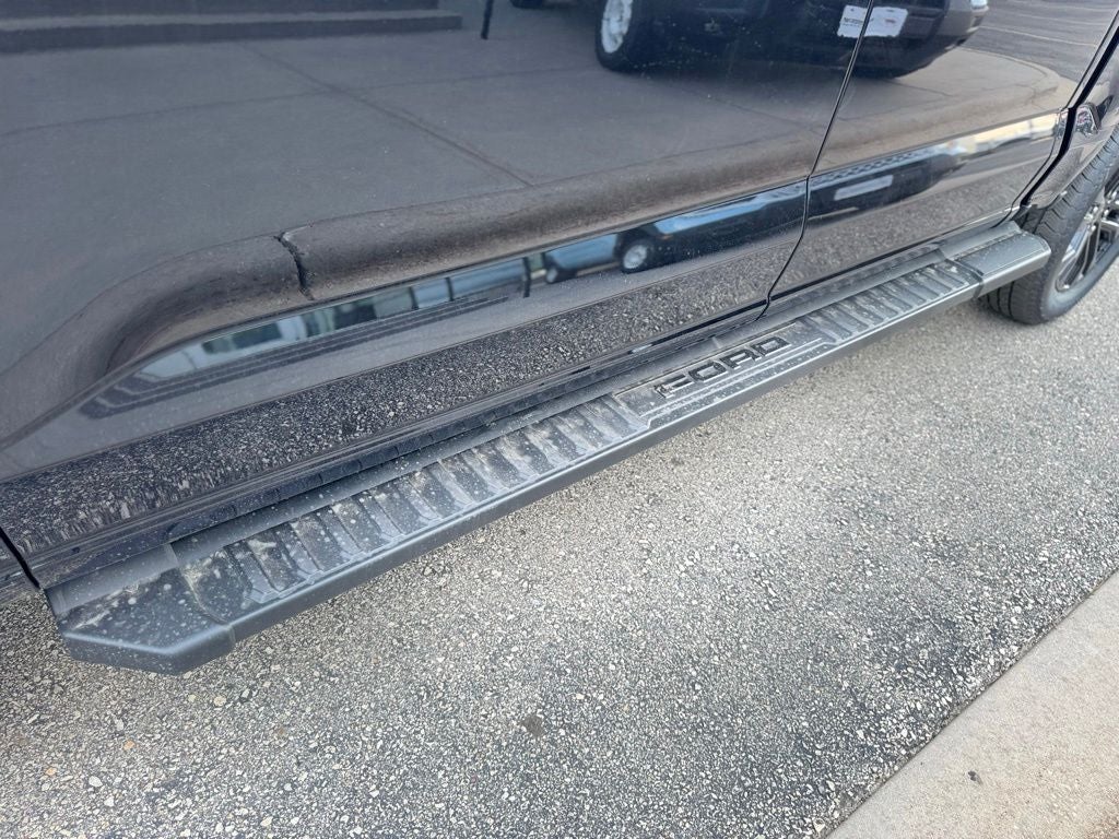 2026 Ford F-150 Lariat w/Twin Panel Roof + FX4 Pkg