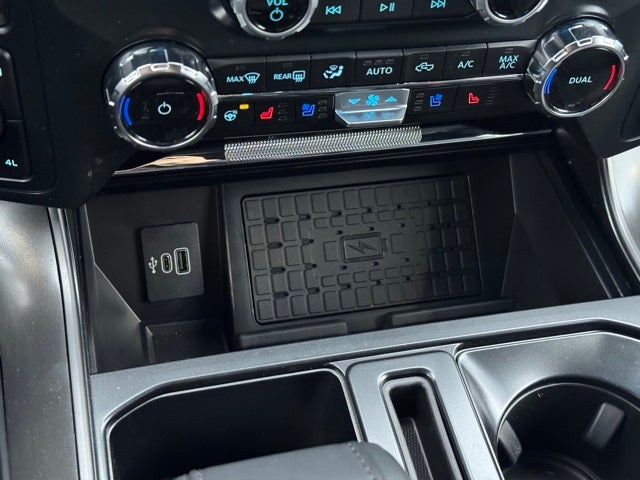 2025 Ford F-150 Lariat w/Tailgate Step + Black App Pkg