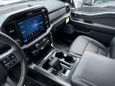 2025 Ford F-150 Lariat w/Tailgate Step + Black App Pkg
