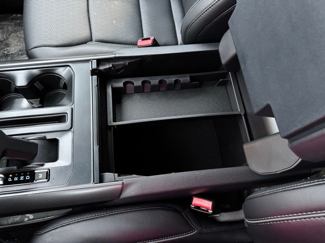 2025 Ford F-150 Lariat w/Tailgate Step + Black App Pkg