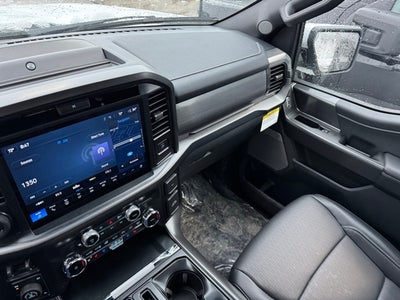 2025 Ford F-150 Lariat w/Tailgate Step + Black App Pkg