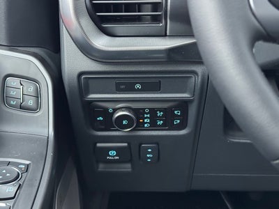 2025 Ford F-150 Lariat w/Tailgate Step + Black App Pkg