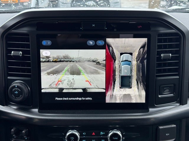 2025 Ford F-150 Lariat w/Tailgate Step + Black App Pkg